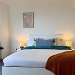 Sydney City Escape - Hotel Style Pool, Spa & Gym