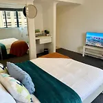 Sydney City Escape - Hotel Style Pool, Spa & Gym