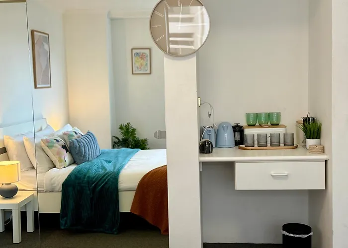Sydney City Escape - Hotel Style Pool, Spa & Gym