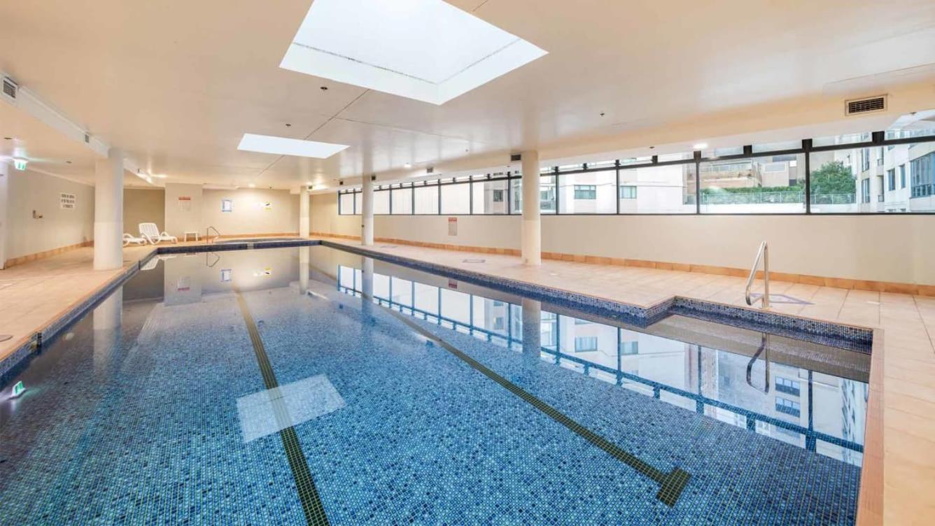 Escape - Style Pool, & Gym Apartment Sydney